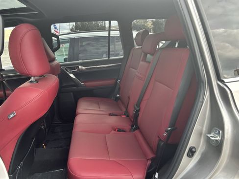 Used 2023 Lexus GX 460 Premium w/ Premium Package image 25
