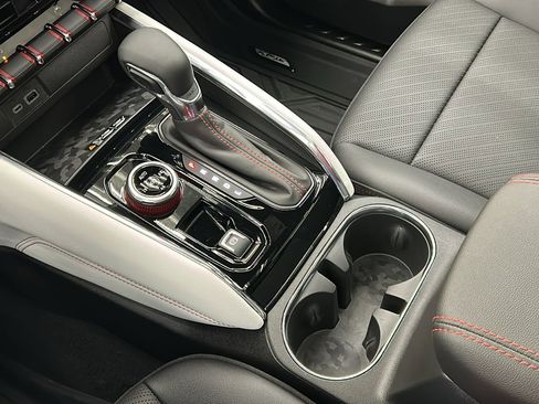 Used 2024 GMC Canyon AT4X image 24