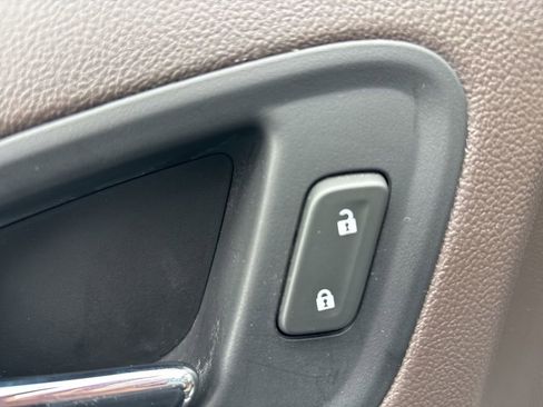 Used 2018 GMC Canyon SLT image 17