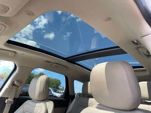 Used 2020 Lincoln Corsair AWD w/ Premium Package image 15