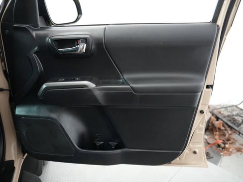 Used 2020 Toyota Tacoma TRD Off-Road image 48