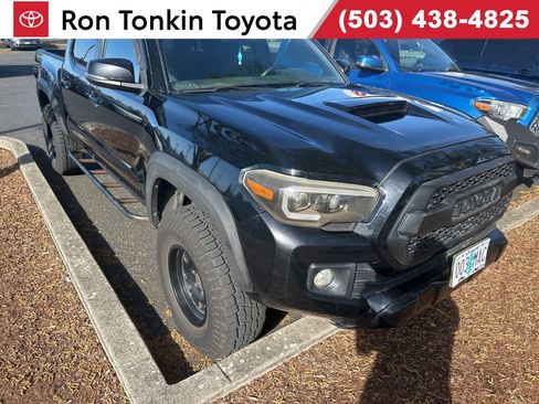 Used 2018 Toyota Tacoma TRD Sport AWD/4WD image 1
