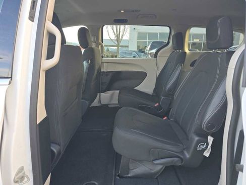 Used 2023 Chrysler Voyager LX image 16