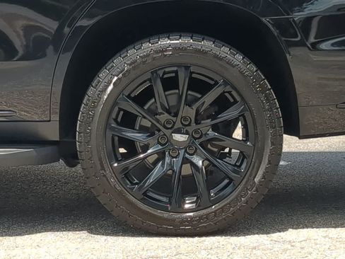 Used 2021 Cadillac Escalade Premium Luxury AWD/4WD image 14