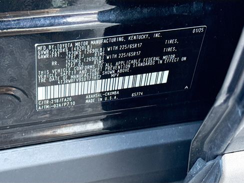 Used 2025 Toyota RAV4 XLE AWD/4WD image 43