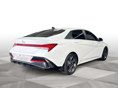 Used 2026 Hyundai Elantra Limited FWD image 8