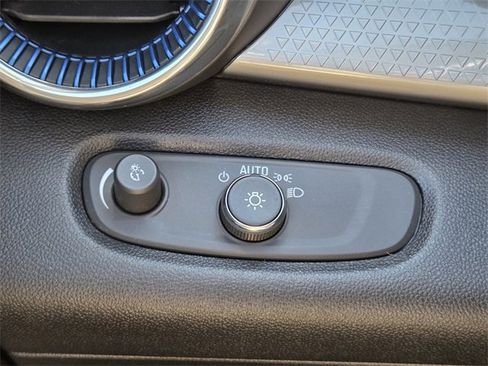 Certified 2025 Chevrolet Trax LT w/ LT Convenience Package image 36