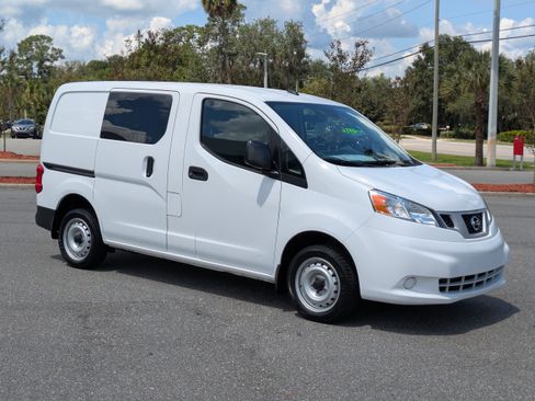 Used 2020 Nissan NV200 S w/ Sliding Glass Door Package FWD image 2