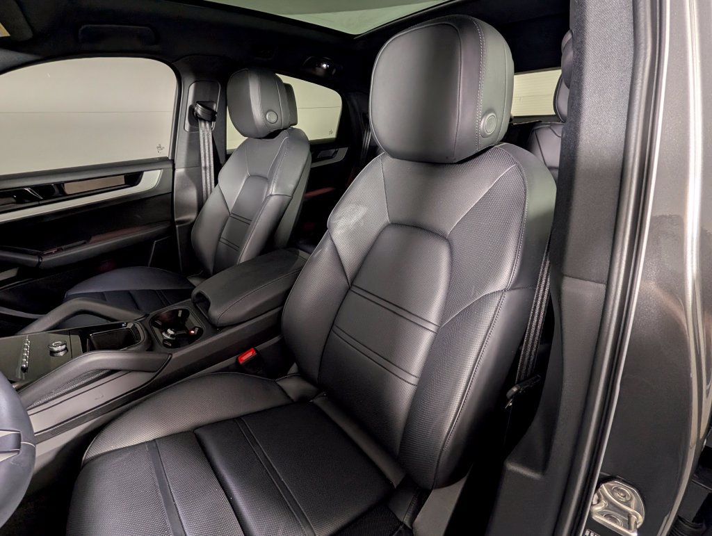 Certified 2024 Porsche Cayenne Coupe AWD/4WD image 5