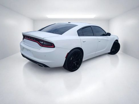 Used 2019 Dodge Charger SXT RWD image 6