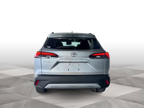 Used 2024 Toyota Corolla Cross XLE w/ Convenience Package image 7