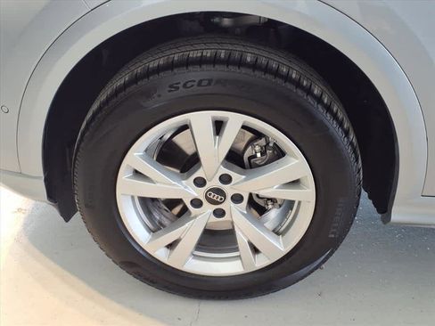 Certified 2025 Audi Q5 Premium w/ Convenience Package image 8