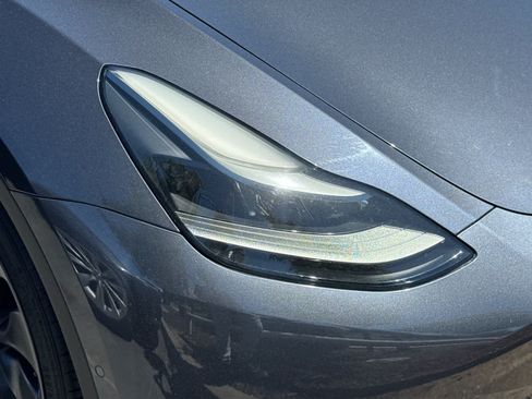 Used 2022 Tesla Model Y Performance AWD/4WD image 9
