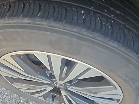 Used 2021 Nissan Rogue SV image 16