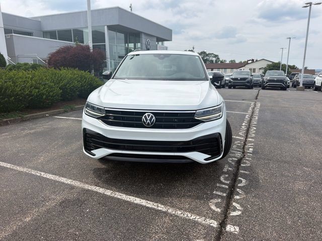 Certified 2023 Volkswagen Tiguan SE R-Line AWD/4WD image 10