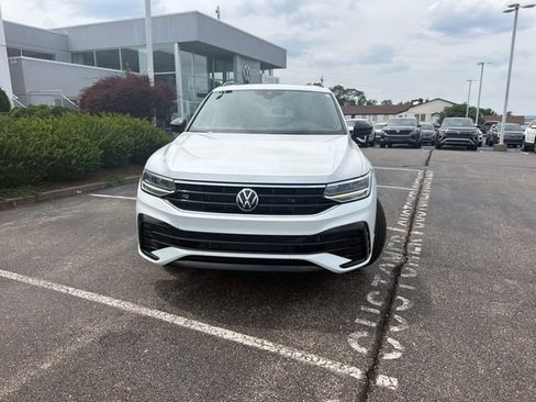 Certified 2023 Volkswagen Tiguan SE R-Line AWD/4WD image 10