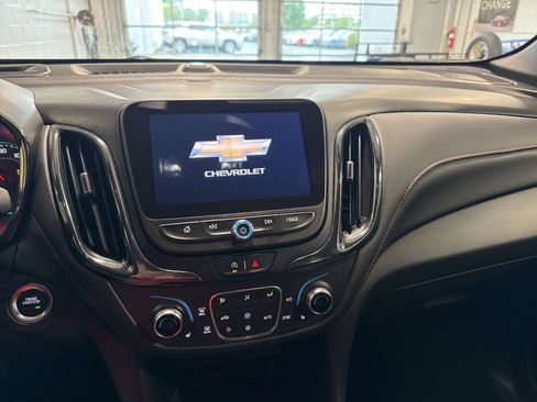 Used 2022 Chevrolet Equinox RS w/ Infotainment Package image 30