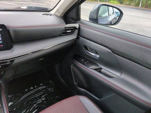 Used 2025 Nissan Kicks SR FWD image 16