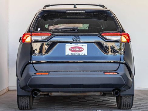 Used 2021 Toyota RAV4 LE FWD image 5
