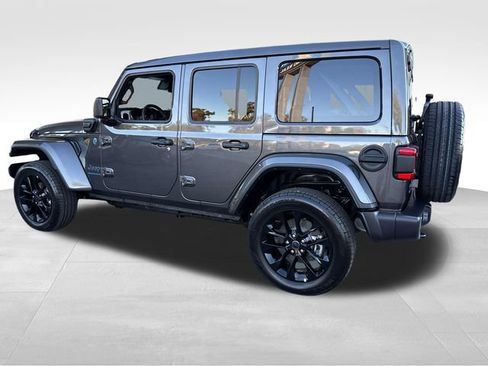 Used 2025 Jeep Wrangler Unlimited Sahara w/ Safety Group image 3