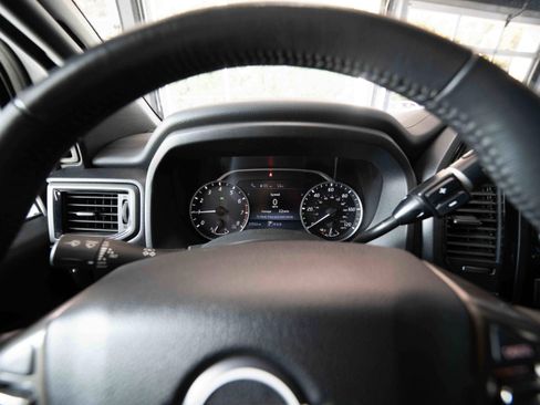 Used 2024 Nissan Titan SV w/ SV Bronze Edition Package RWD image 12
