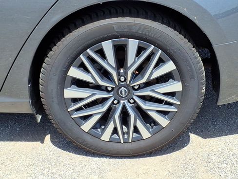 Used 2024 Nissan Altima 2.5 SV FWD image 7