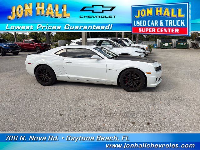Used 2013 Chevrolet Camaro SS w/ SS Performance Package RWD image 2