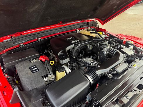 Used 2018 Jeep Wrangler Unlimited Rubicon w/ Dual Top Group image 36