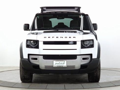 Used 2023 Land Rover Defender 110 SE image 2