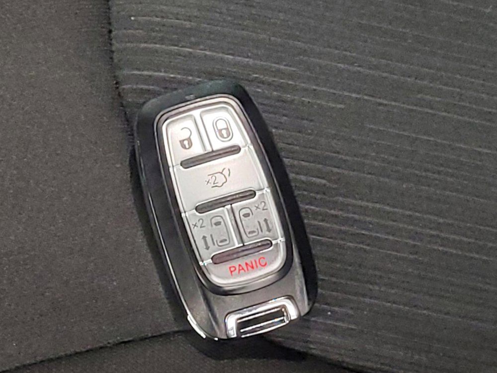 Used 2019 Chrysler Pacifica Touring Plus w/ S Appearance Package FWD image 32