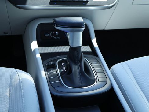 Used 2025 Hyundai Kona SEL image 17