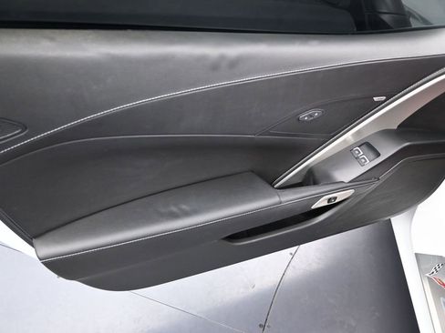 Used 2015 Chevrolet Corvette Stingray Coupe image 12