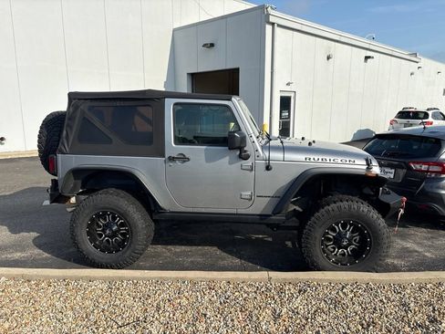 Used 2015 Jeep Wrangler Rubicon w/ Power Convenience Group AWD/4WD image 2