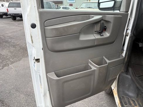 Used 2014 Chevrolet Express 2500 RWD image 11