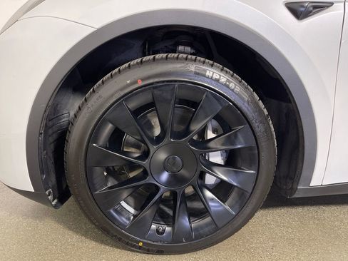 Used 2023 Tesla Model Y Long Range AWD/4WD image 11