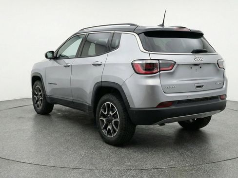 Used 2025 Jeep Compass Trailhawk image 6