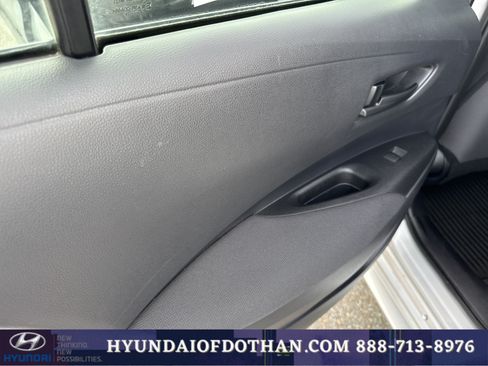 Used 2025 Toyota Corolla LE FWD image 11