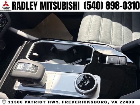 New 2026 Mitsubishi Outlander SE image 11