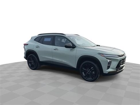 Certified 2024 Chevrolet Trax ACTIV w/ Driver Confidence Package image 2