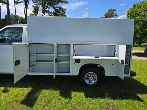 New 2025 Chevrolet Express 3500 w/ Power Convenience Package RWD image 18