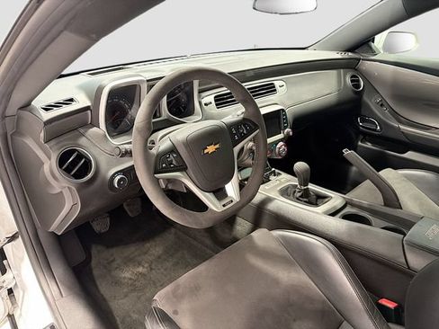 Used 2014 Chevrolet Camaro SS w/ SS Performance Package RWD image 9