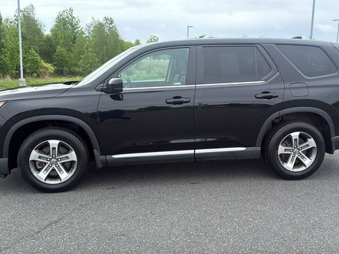 Used 2025 Honda Pilot EX-L image 11