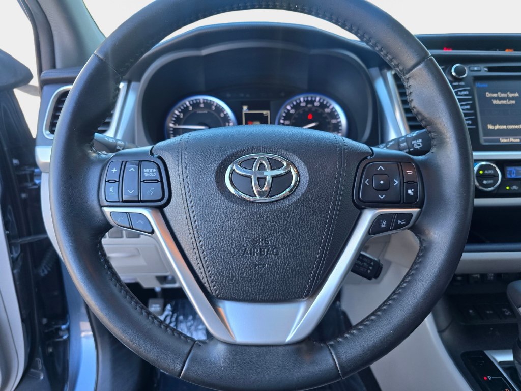 Used 2019 Toyota Highlander XLE AWD/4WD image 19