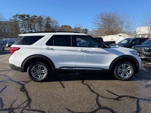 Used 2022 Ford Explorer XLT w/ Equipment Group 202A image 5