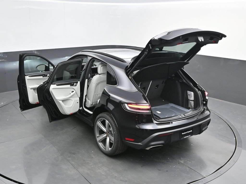 Certified 2026 Porsche Macan AWD/4WD image 41