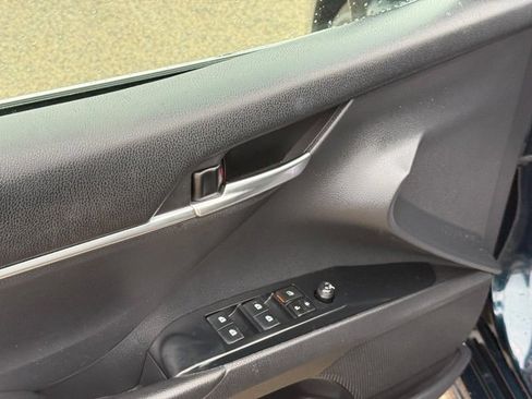 Used 2018 Toyota Camry SE FWD image 18