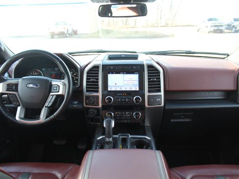 Used 2019 Ford F150 Platinum w/ Equipment Group 701A Luxury image 19