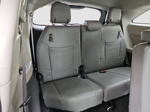 Used 2024 Toyota Sienna XLE FWD image 24