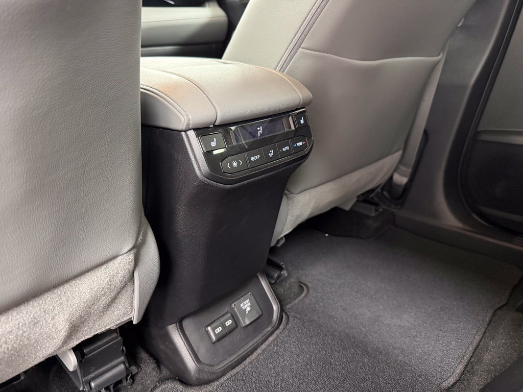 Used 2025 Toyota Highlander Platinum AWD/4WD image 19