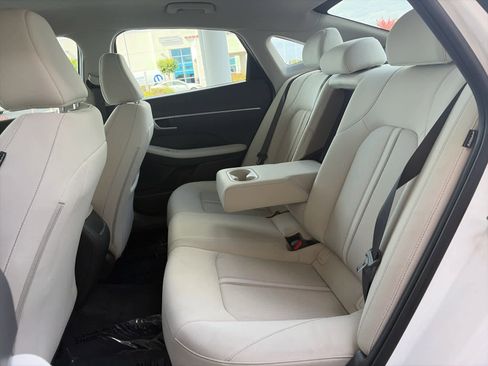 Used 2025 Hyundai Sonata SEL FWD image 13